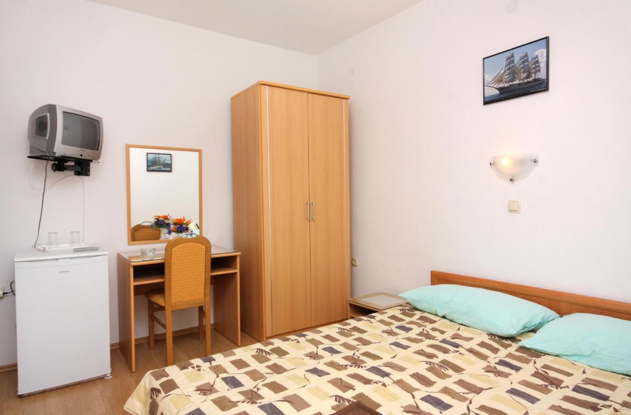 Double Room Vrbnik 5301B 外观 照片