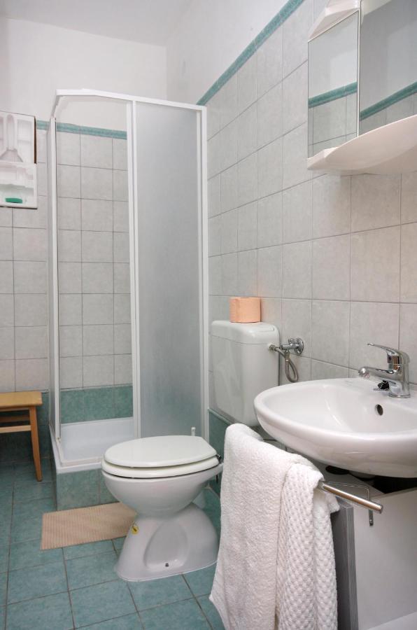 Double Room Vrbnik 5301B 外观 照片